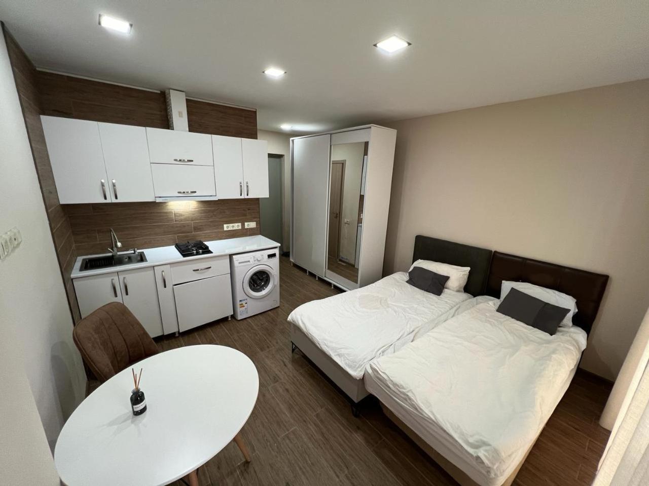 Hotel Paris Batumi Bagian luar foto