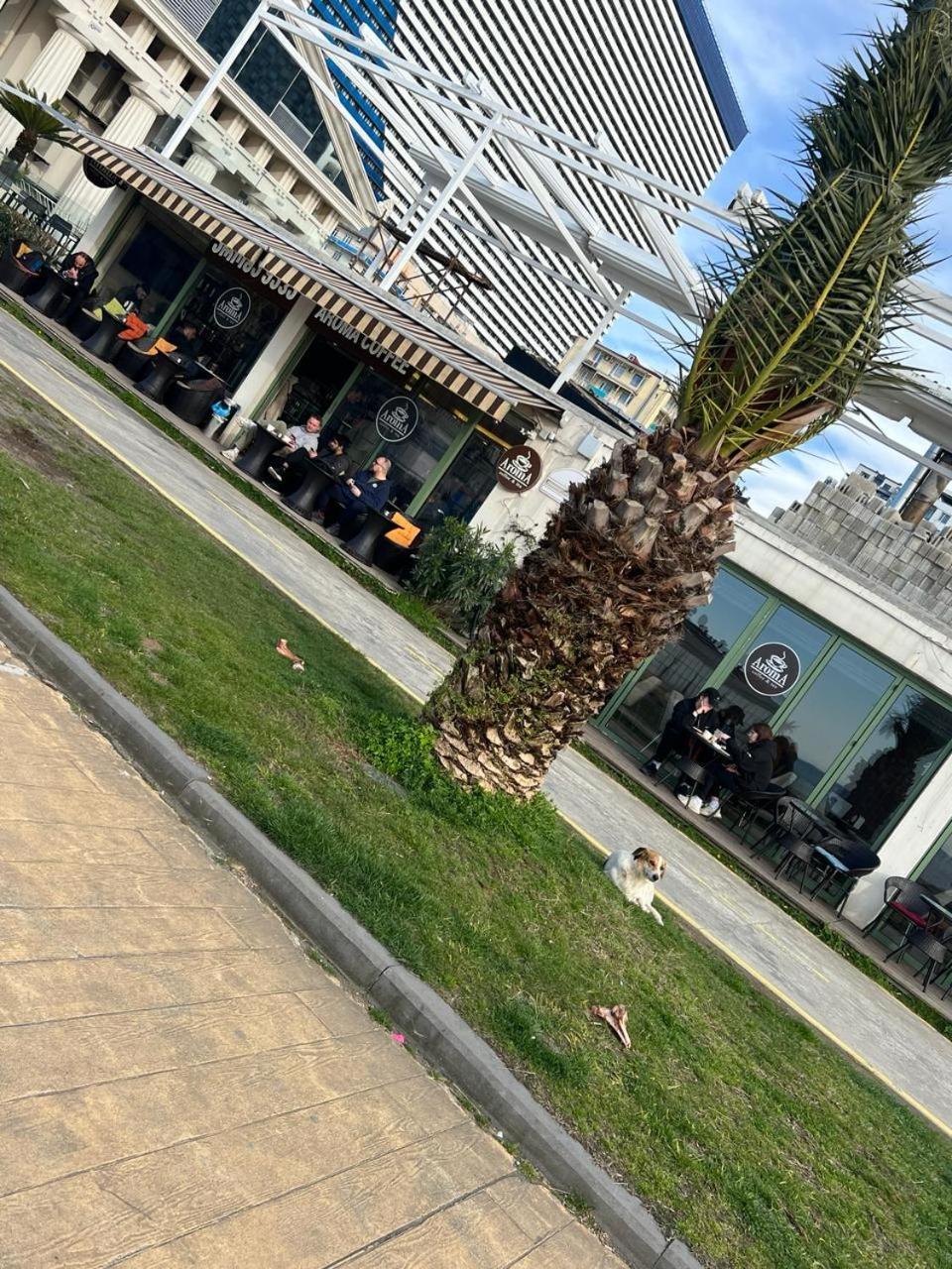 Hotel Paris Batumi Bagian luar foto