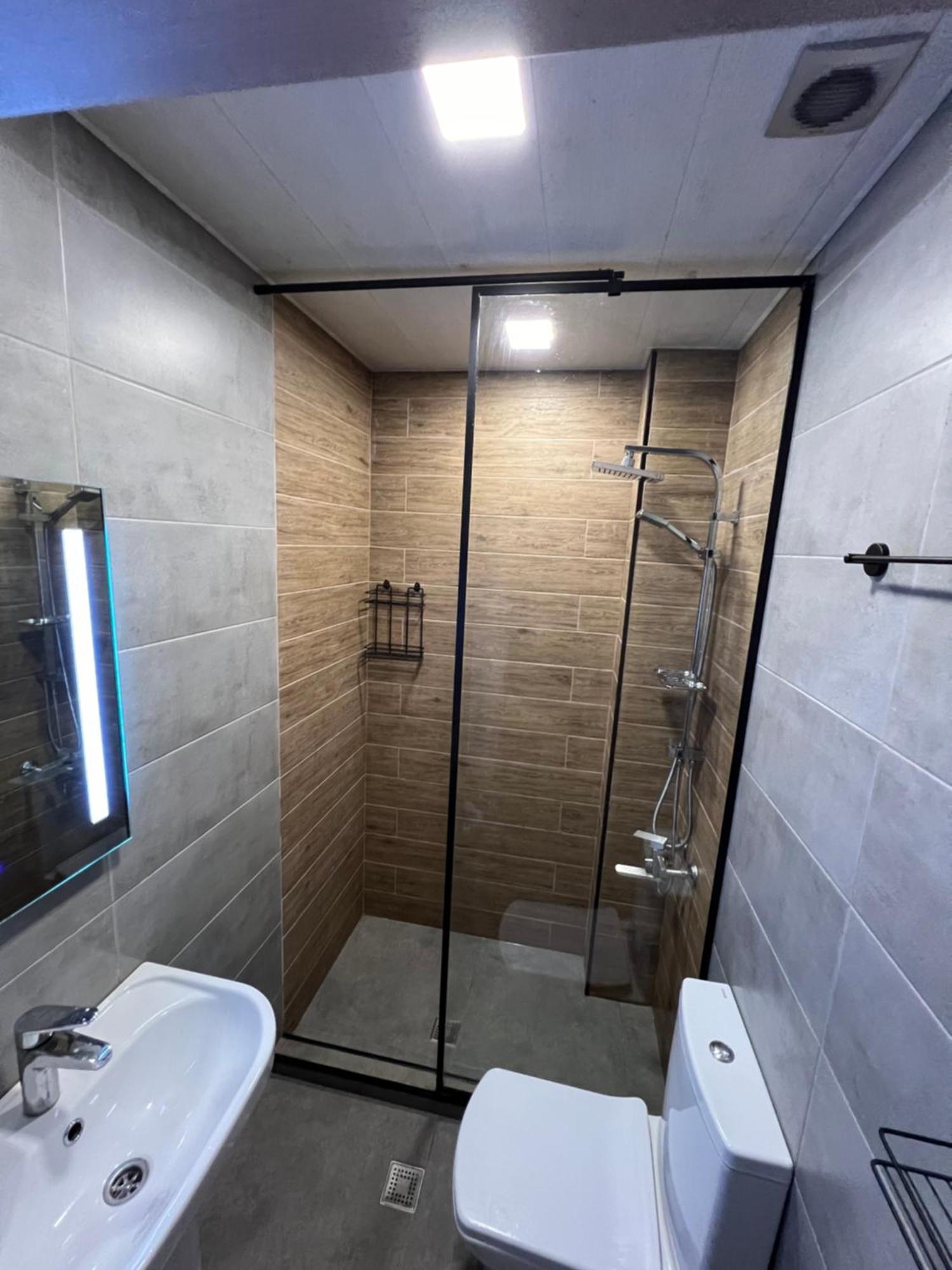 Hotel Paris Batumi Bagian luar foto
