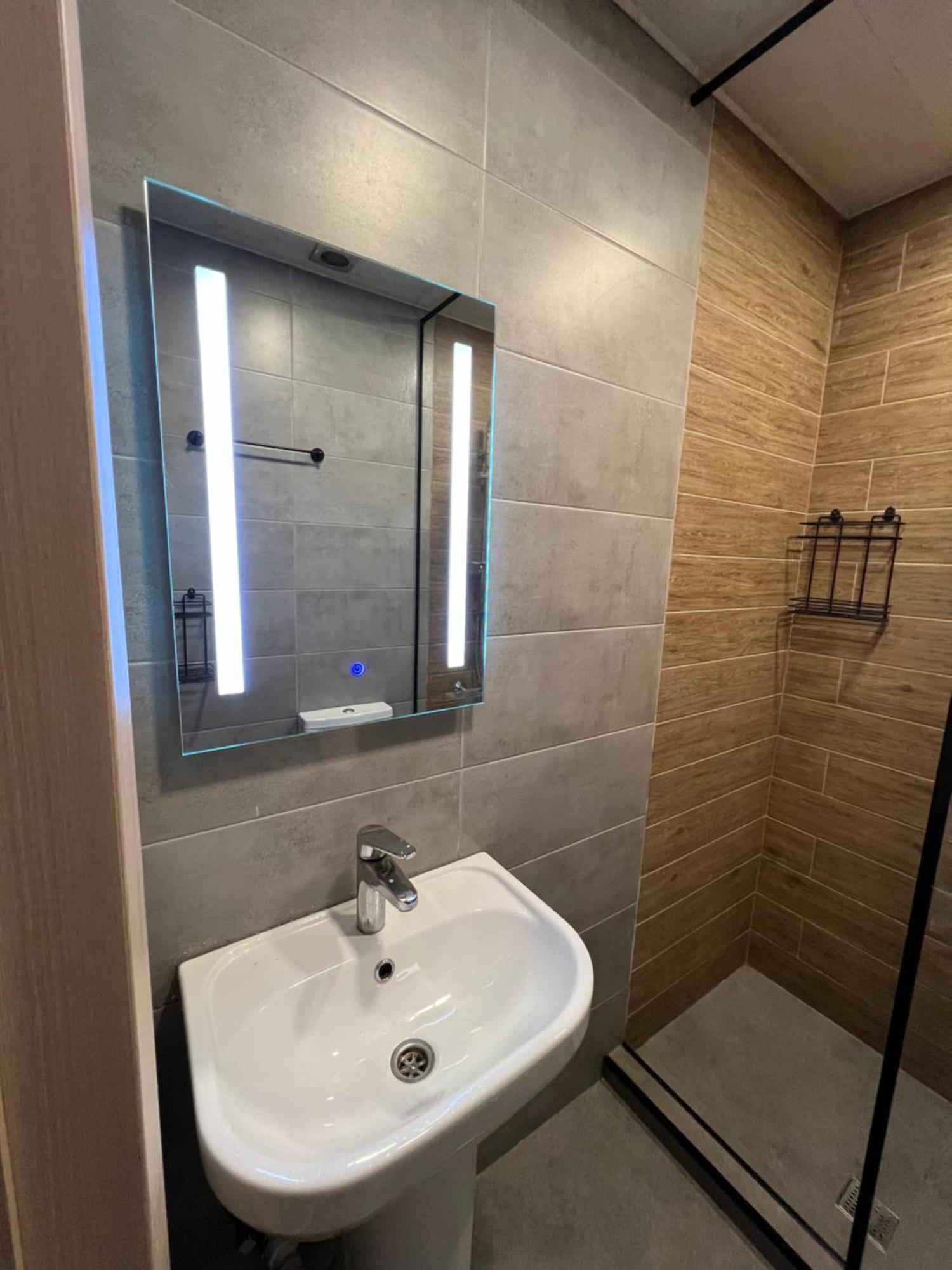 Hotel Paris Batumi Bagian luar foto