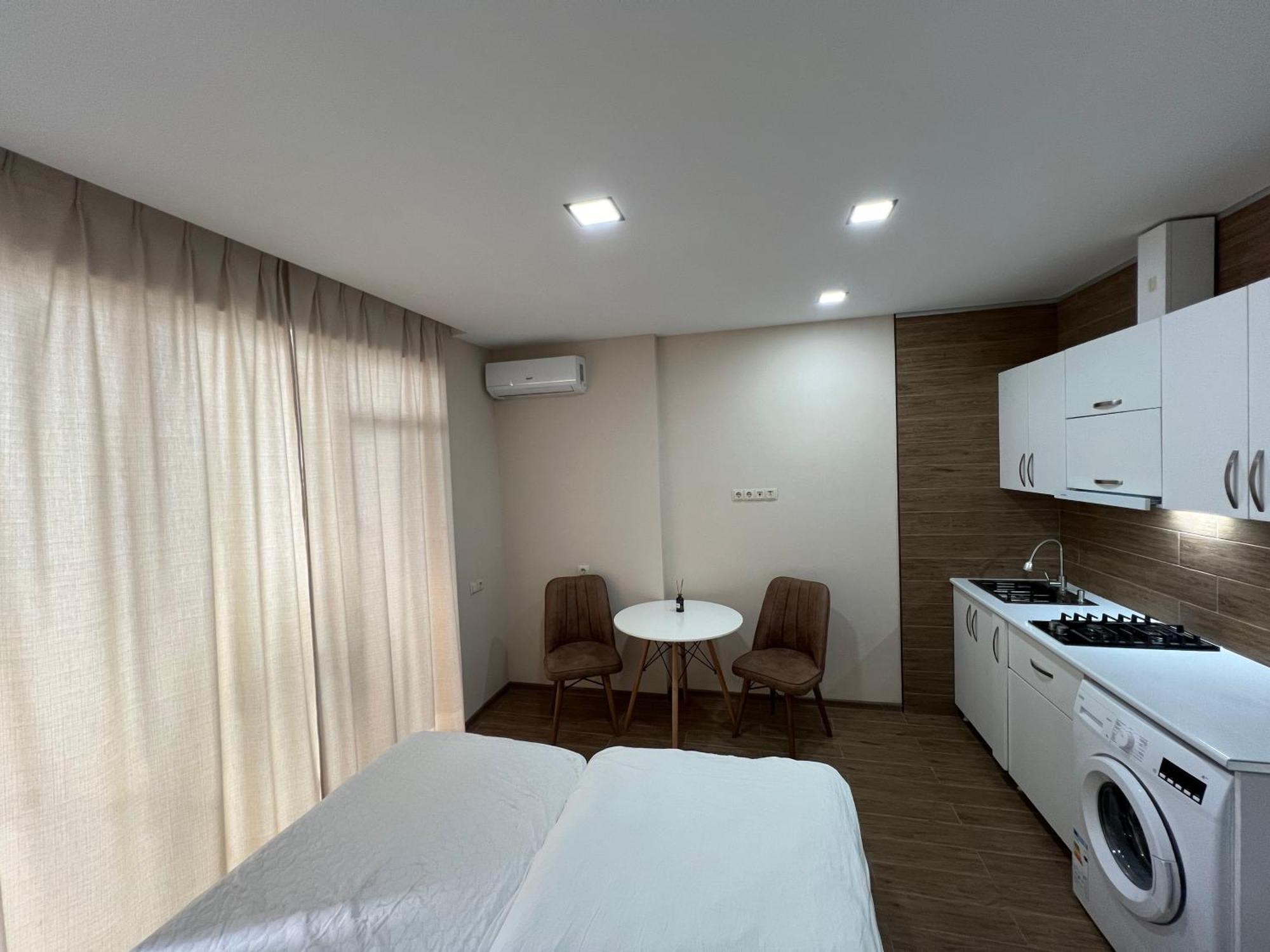 Hotel Paris Batumi Bagian luar foto